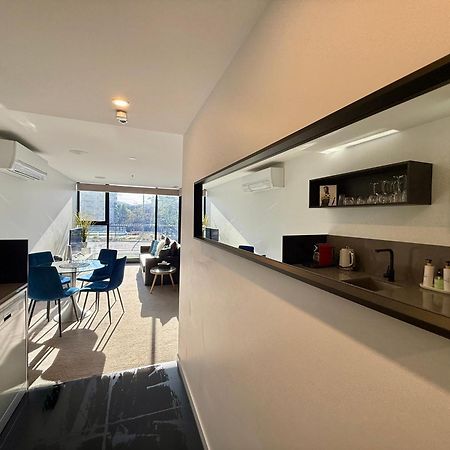 Midnight Luxe 1Br 1Bath Apartment 104 In The Heart Of Braddon Pool Sauna Secure Parking Wine Wifi كنبرا المظهر الخارجي الصورة