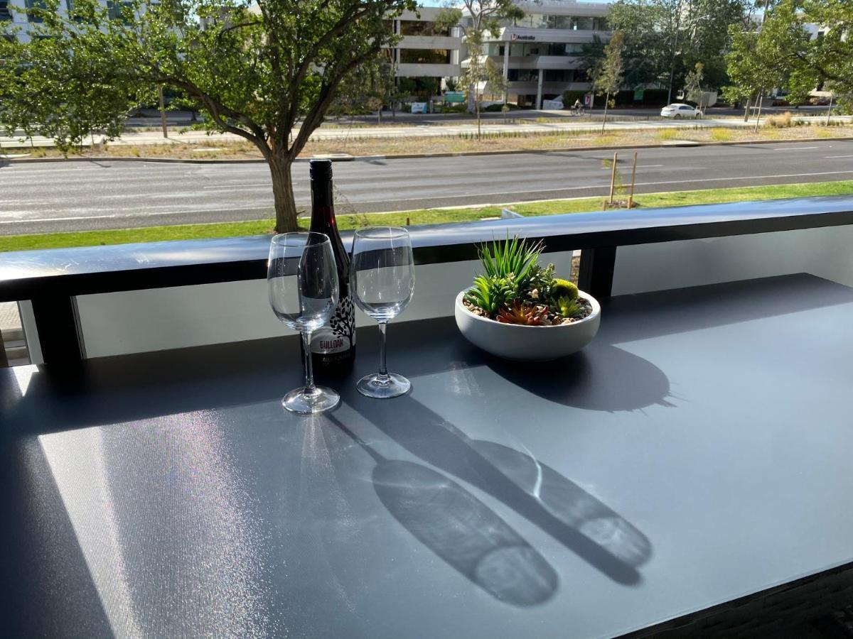 Midnight Luxe 1Br 1Bath Apartment 104 In The Heart Of Braddon Pool Sauna Secure Parking Wine Wifi كنبرا المظهر الخارجي الصورة