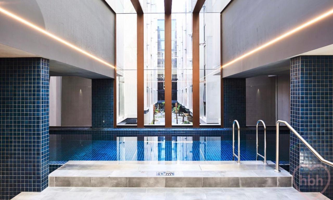 Midnight Luxe 1Br 1Bath Apartment 104 In The Heart Of Braddon Pool Sauna Secure Parking Wine Wifi كنبرا المظهر الخارجي الصورة