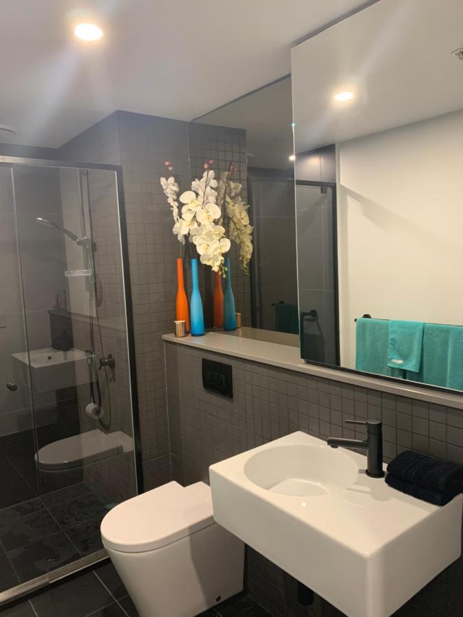 Midnight Luxe 1Br 1Bath Apartment 104 In The Heart Of Braddon Pool Sauna Secure Parking Wine Wifi كنبرا المظهر الخارجي الصورة