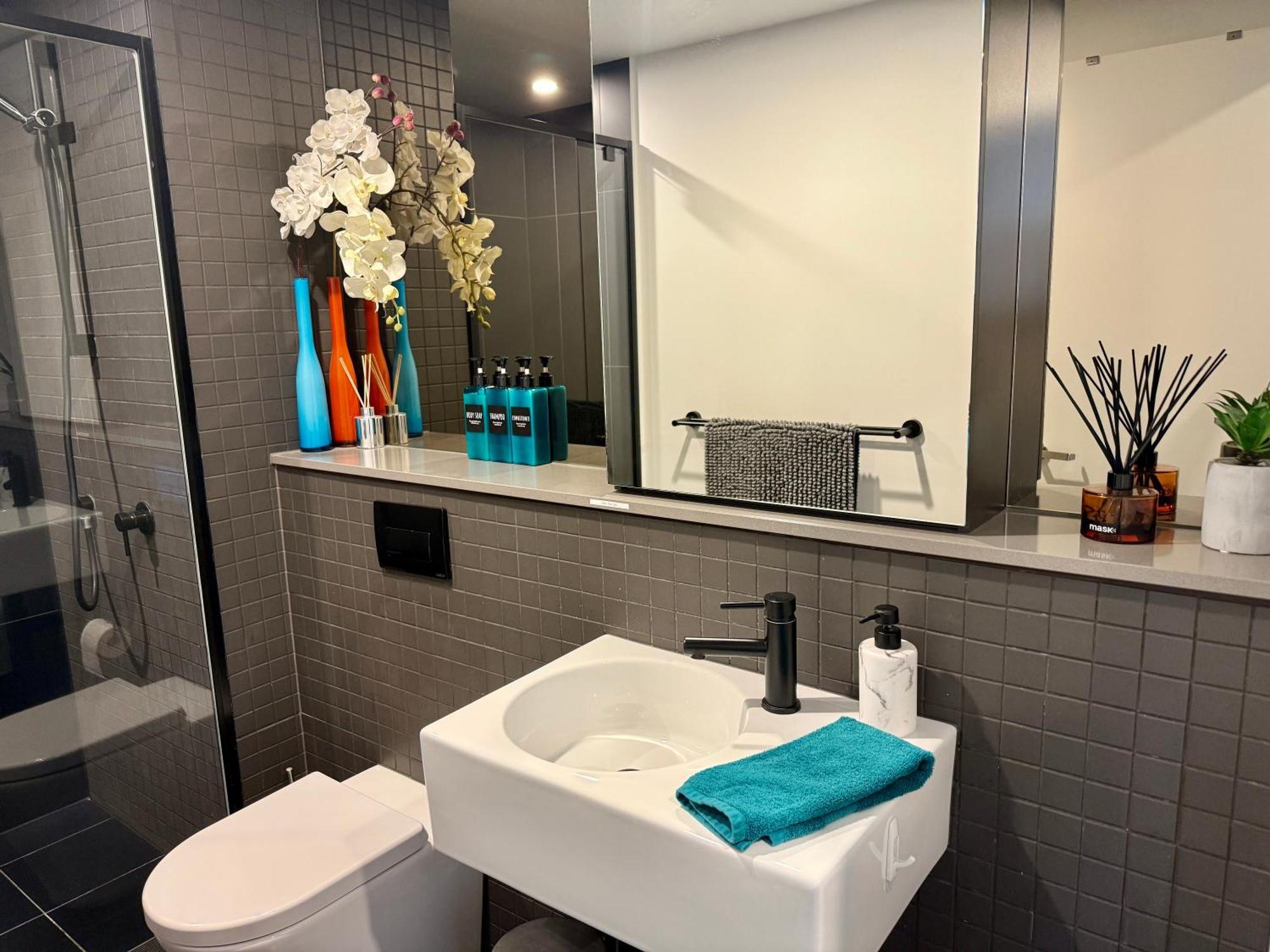Midnight Luxe 1Br 1Bath Apartment 104 In The Heart Of Braddon Pool Sauna Secure Parking Wine Wifi كنبرا المظهر الخارجي الصورة