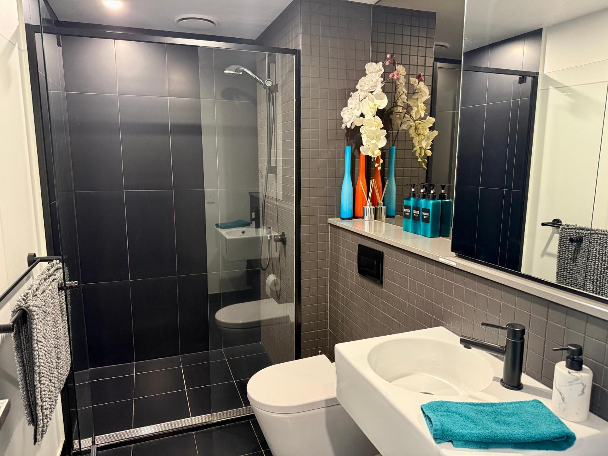 Midnight Luxe 1Br 1Bath Apartment 104 In The Heart Of Braddon Pool Sauna Secure Parking Wine Wifi كنبرا المظهر الخارجي الصورة