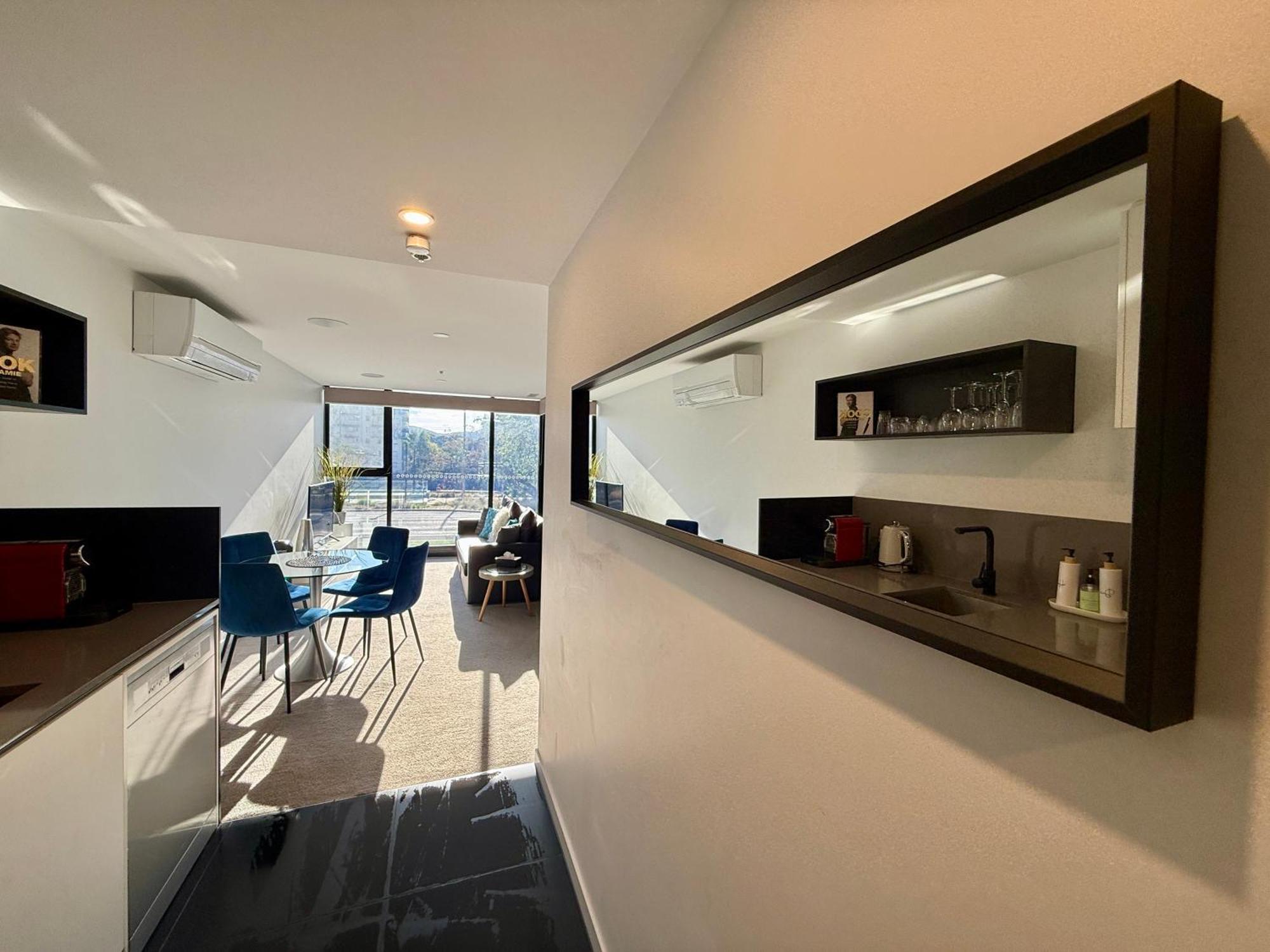 Midnight Luxe 1Br 1Bath Apartment 104 In The Heart Of Braddon Pool Sauna Secure Parking Wine Wifi كنبرا المظهر الخارجي الصورة