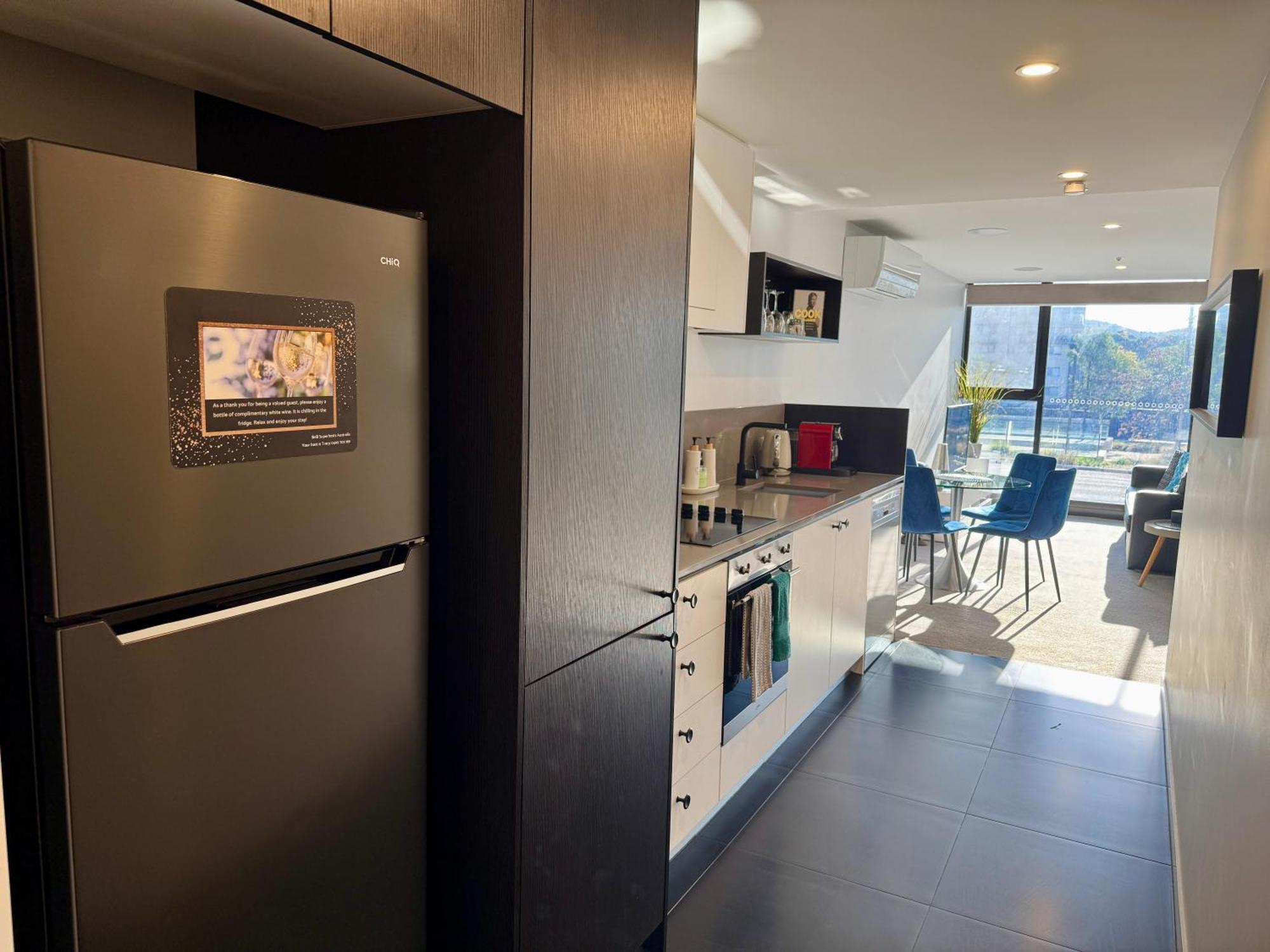 Midnight Luxe 1Br 1Bath Apartment 104 In The Heart Of Braddon Pool Sauna Secure Parking Wine Wifi كنبرا المظهر الخارجي الصورة