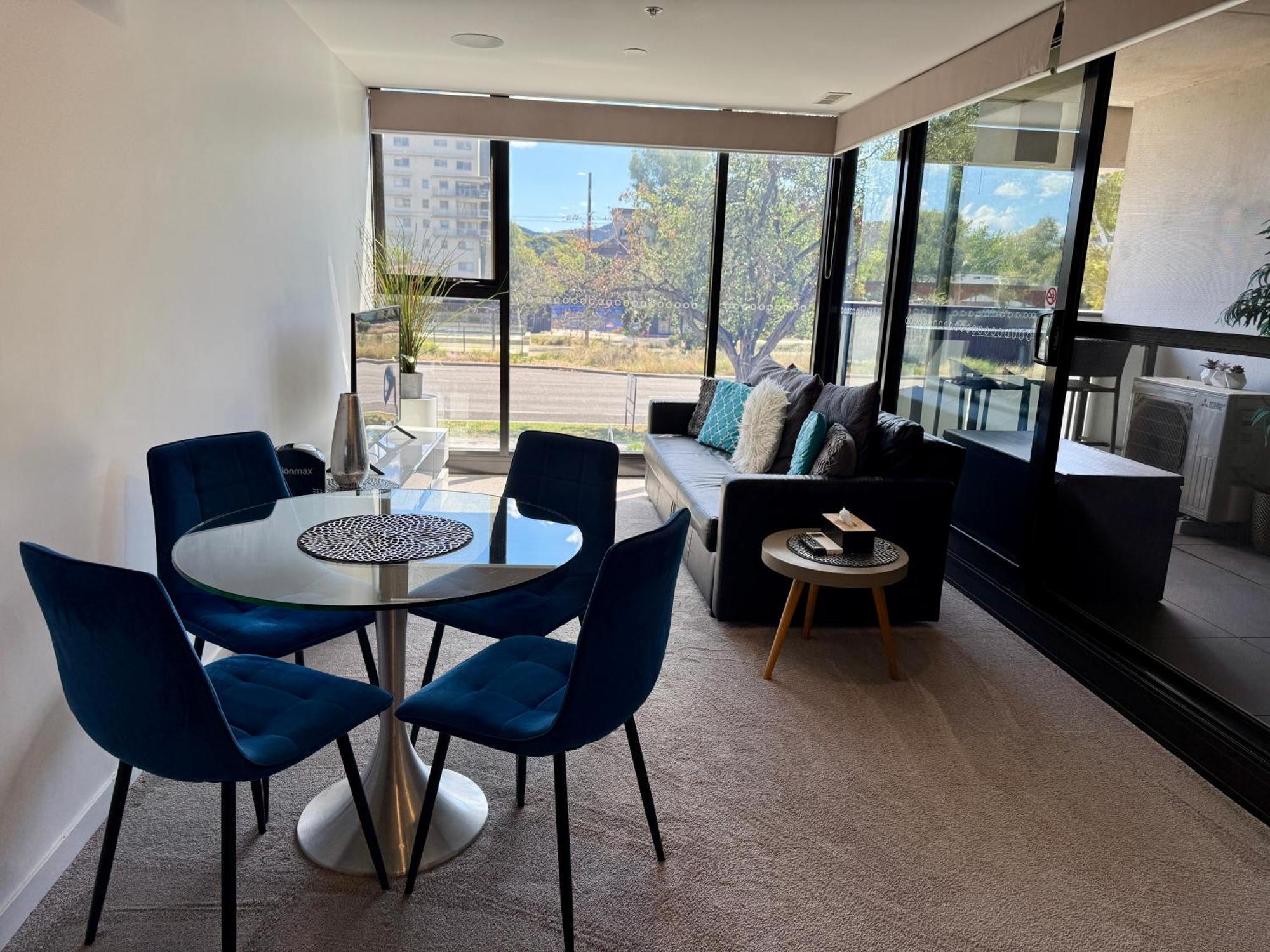 Midnight Luxe 1Br 1Bath Apartment 104 In The Heart Of Braddon Pool Sauna Secure Parking Wine Wifi كنبرا المظهر الخارجي الصورة