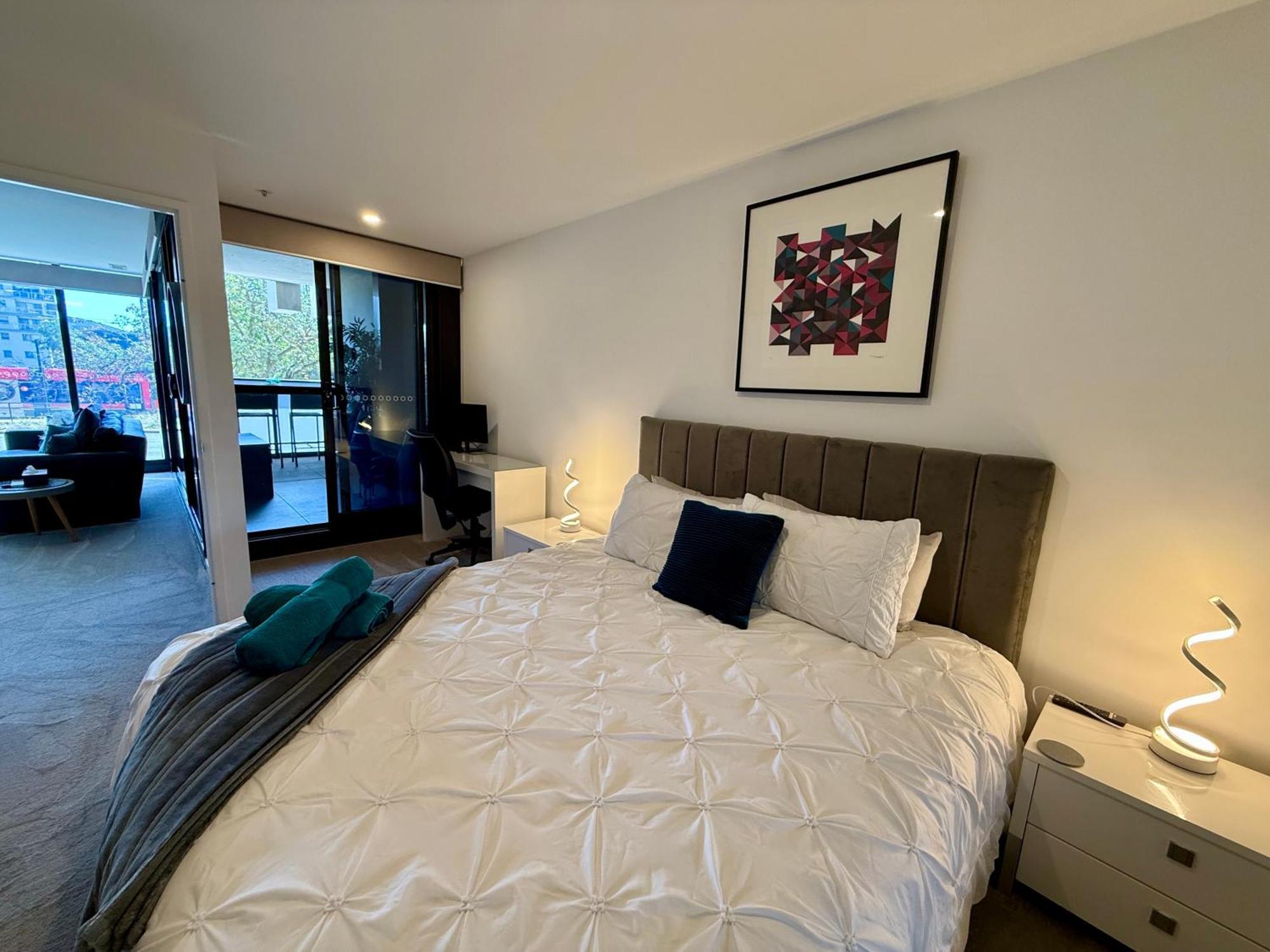 Midnight Luxe 1Br 1Bath Apartment 104 In The Heart Of Braddon Pool Sauna Secure Parking Wine Wifi كنبرا المظهر الخارجي الصورة