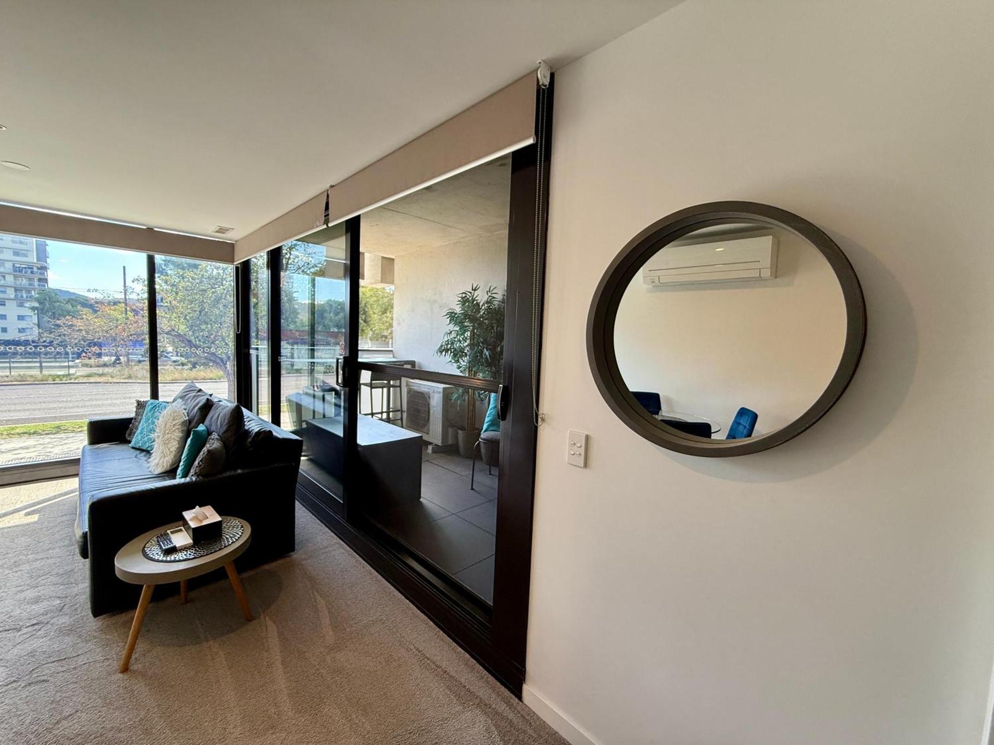 Midnight Luxe 1Br 1Bath Apartment 104 In The Heart Of Braddon Pool Sauna Secure Parking Wine Wifi كنبرا المظهر الخارجي الصورة